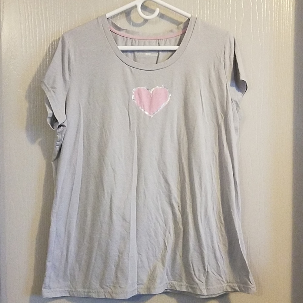 Heart ladies Tee size XL Super cute